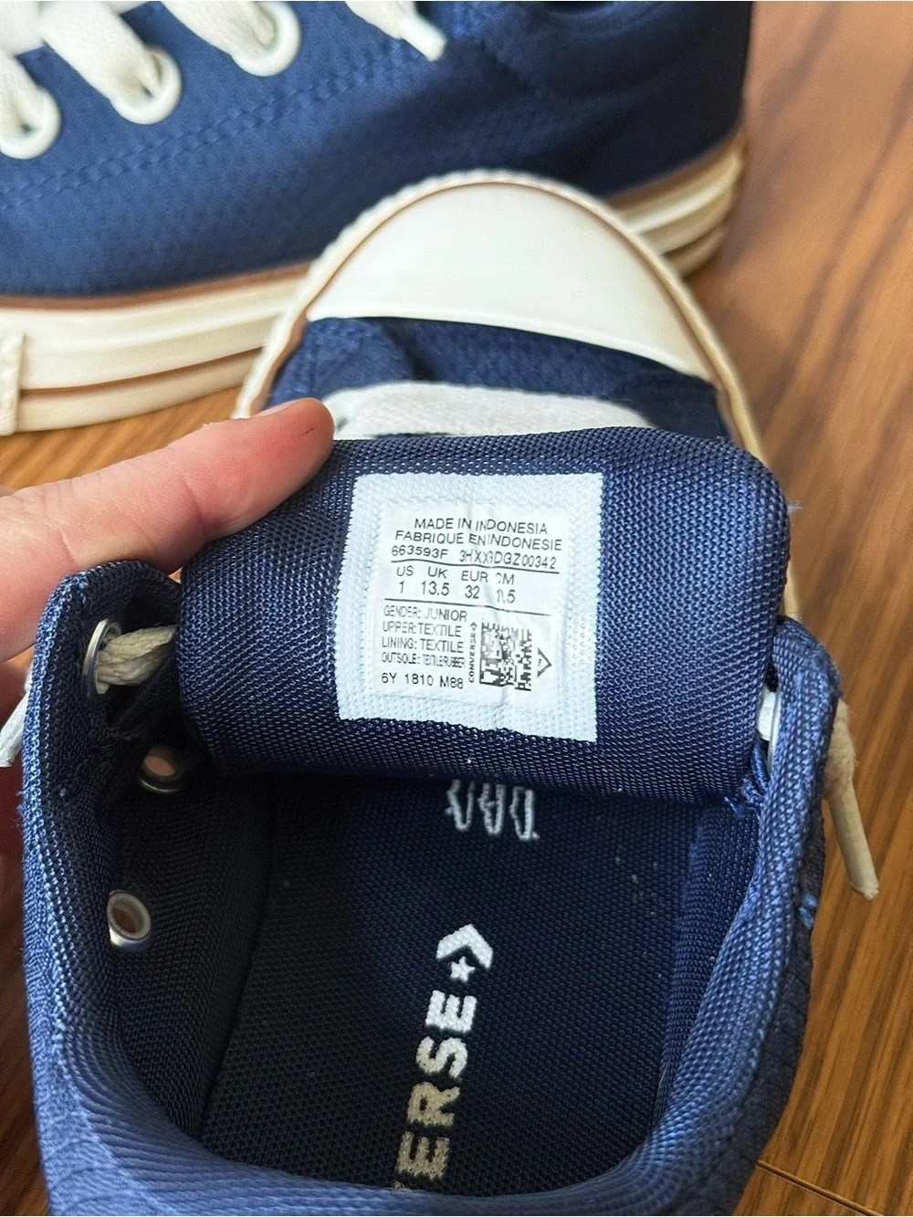 Kids Size 1 Converse Navy Blue & Brown/Gum Low Top Sneakers - 663593F